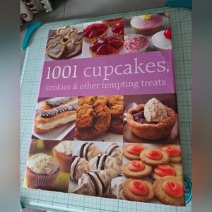 1001 Cupcakes, Cookies & Other Tempting Treats Cookbook